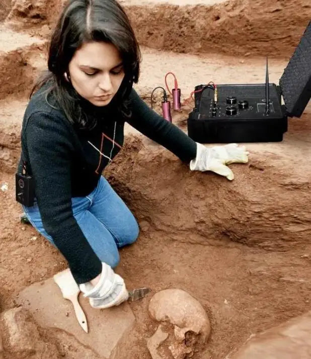 EPX-10000 Long Range Gold Metal Detector Scanner – Underground Gold Finder with LCD Display & Degausser (50M Depth, 1000M Range)