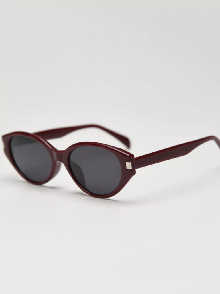 Lightweight Cat-Eye Sunglasses