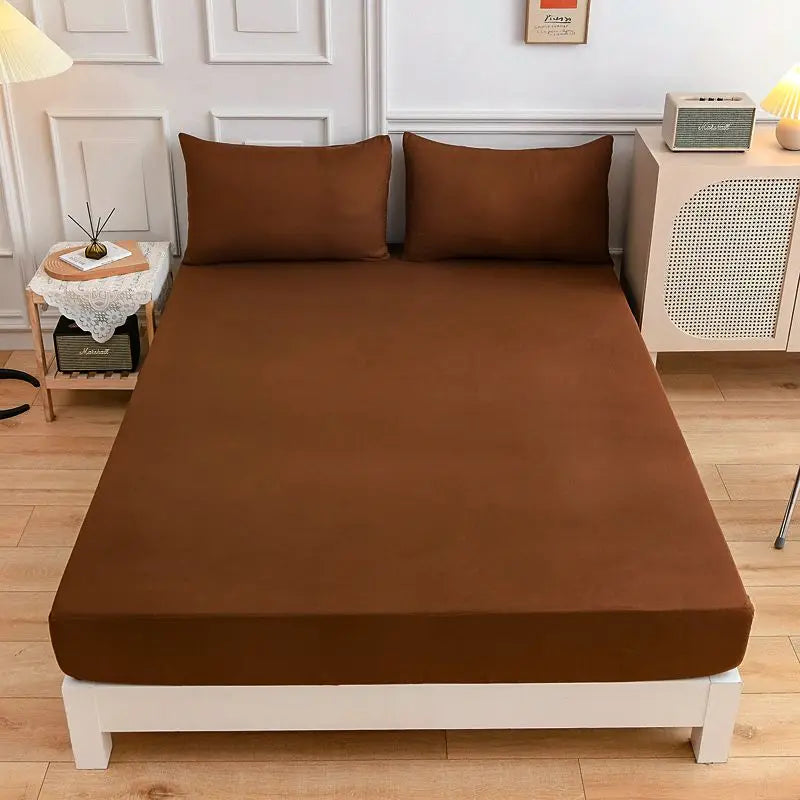 Kuup 3-Piece Solid Colour Queen Bedding Set – Polyester Fitted Sheet & Pillowcases with Elastic Band