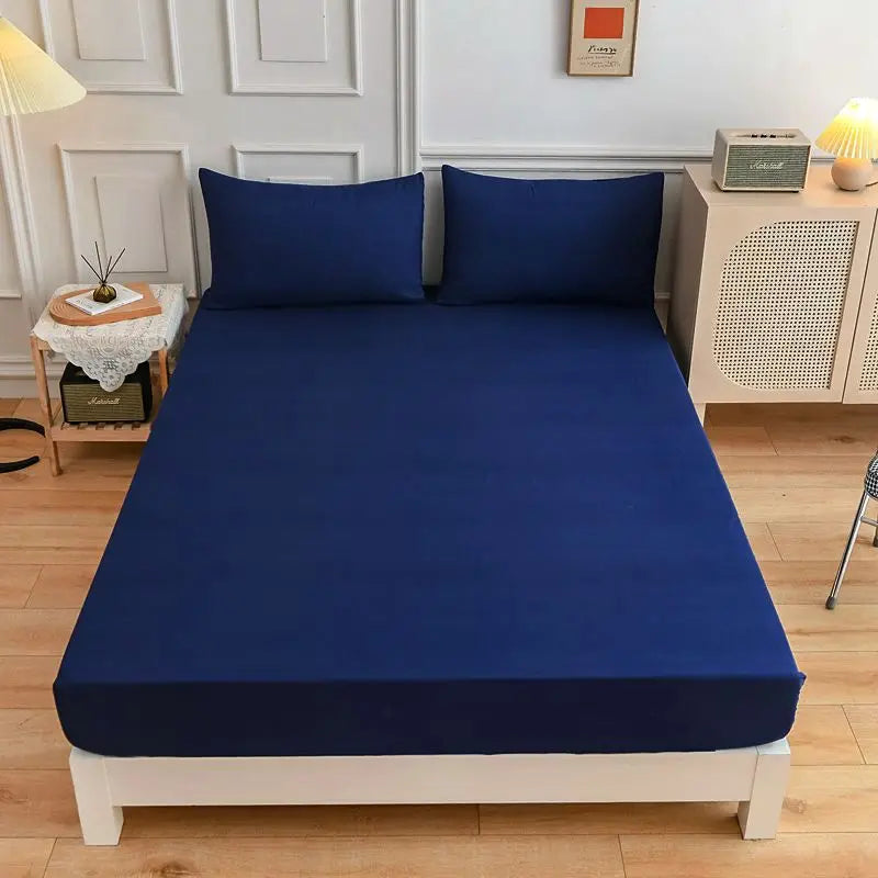 Kuup 3-Piece Solid Colour Queen Bedding Set – Polyester Fitted Sheet & Pillowcases with Elastic Band