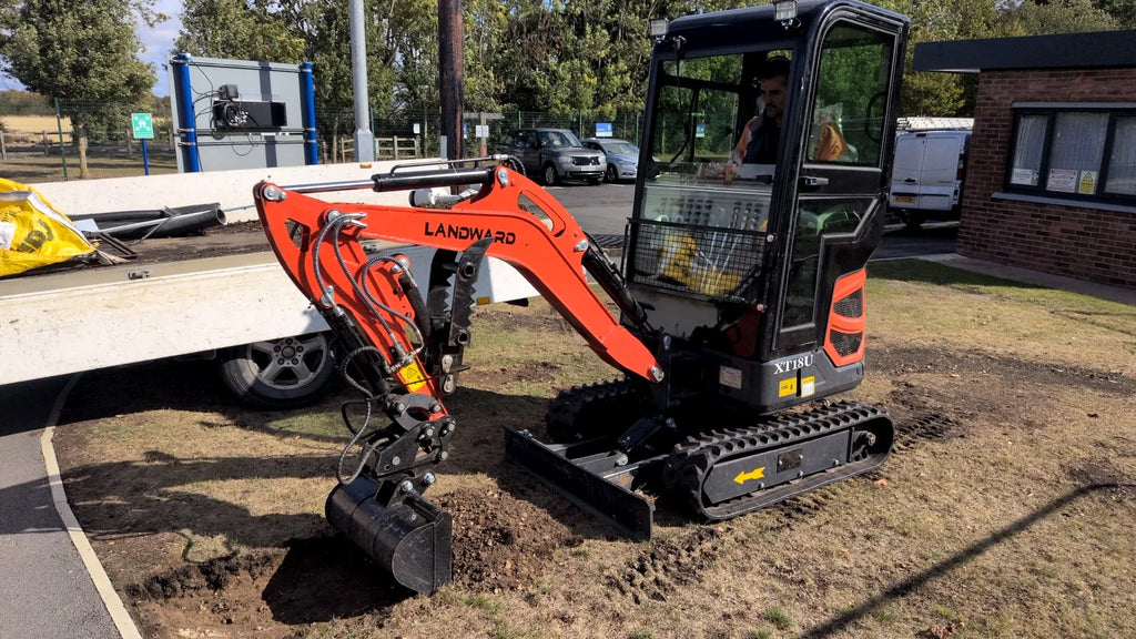 LANDWARD CE Euro 5 Mini Excavator 3.5 Ton with Kubota Engine – Customizable Home & Farm Crawler Excavator