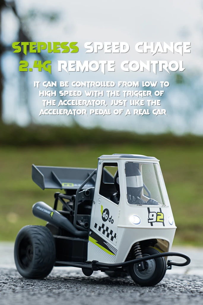 ZWN S810 Three-Wheel RC Car with Lights and Spray – 2.4G High-Speed Electric Remote Control Motorcycle Toy for Kids