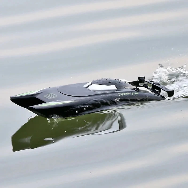 2.4G RC High Speed Racing Boat – Waterproof Double Motor Speedboat Toy (Model 805)