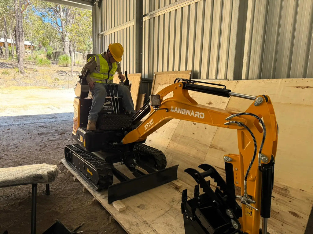 LANDWARD CE Euro 5 Mini Excavator 3.5 Ton with Kubota Engine – Customizable Home & Farm Crawler Excavator