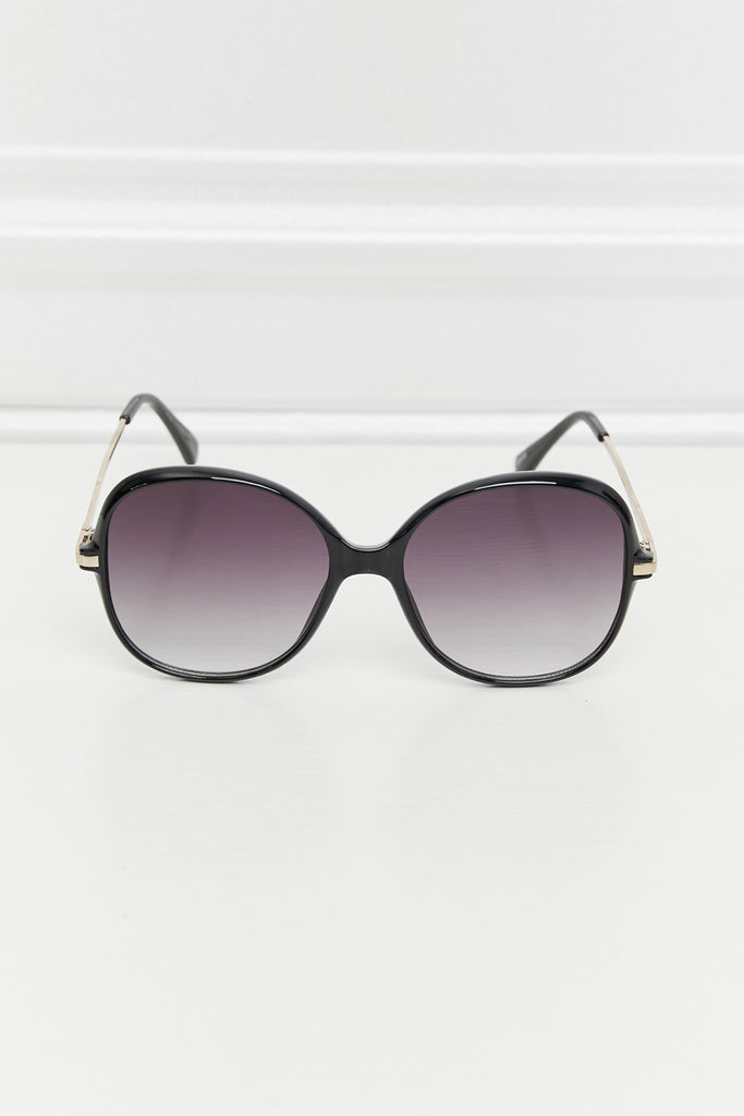 Metal-Plastic Hybrid Full Rim Sunglasses